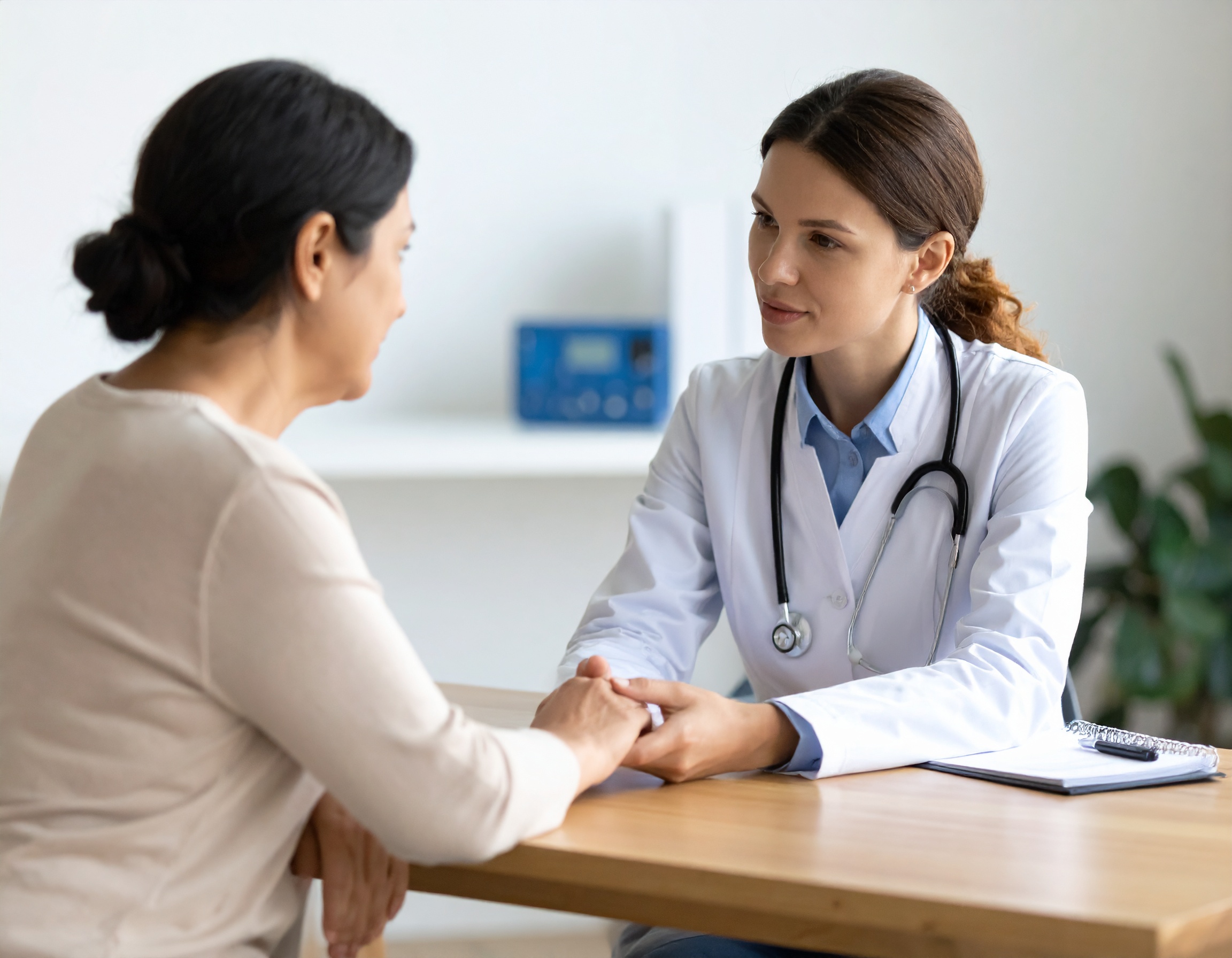 Consultation attentive entre médecin et patient